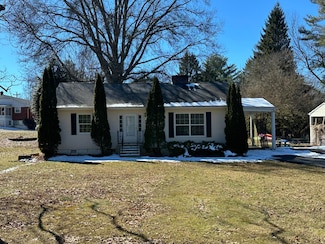 676 Foster St, Lewisburg, WV 24901