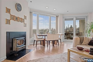 600 Harbor Blvd Unit 815, Weehawken, NJ 07086