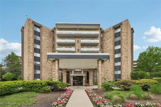2202 Acacia Park Dr Unit 2109, Cleveland, OH 44124