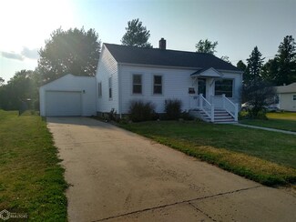1317 Spencer St, Grinnell, IA 50112