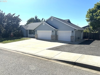 364 NW Teal St, Winston, OR 97496