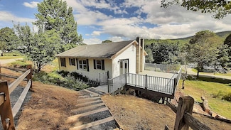 130 Pleasant St, Cavendish, VT 05142