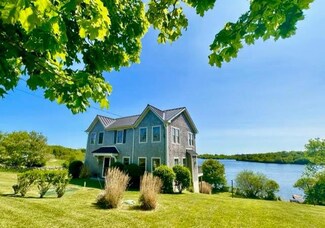 760 Lakeside Dr, New Shoreham, RI 02807