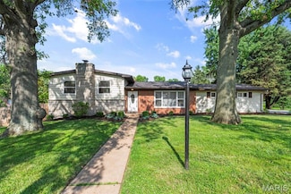 1118 Olivaire Ln, Saint Louis, MO 63132