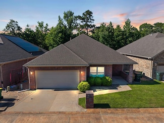 8 Pennsylvania Ct, Little Rock, AR 72223