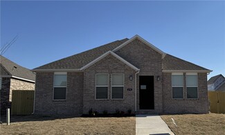 170 S Harrogate Ln, Fayetteville, AR 72704