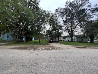 607 10th St, Palacios, TX 77465