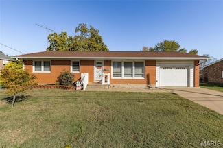723 Moore St, Farmington, MO 63640