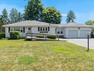 39 N Capalbo Dr, Bradford, RI 02808