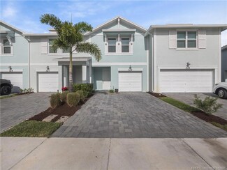 329 SE Halifax Ln, Stuart, FL 34994