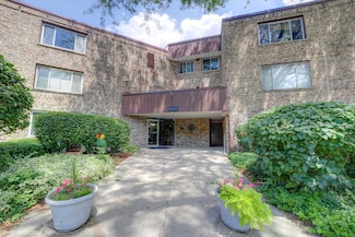 2600 Brookwood Way Dr Unit 111, Rolling Meadows, IL 60008