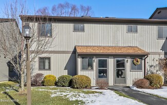 404 N Hemlock Ln, Williamstown, MA 01267