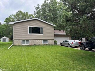 957 N 8th St W, Clear Lake, IA 50428