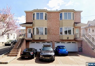 466A Lincoln St, Palisades Park, NJ 07650