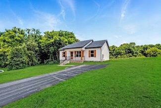 1097 Landing Ln, Adams, TN 37010