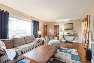 817 Timberline Rd, Monticello, IA 52310