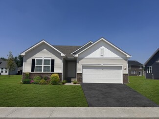 437 Fairway Ln, Sycamore, IL 60178