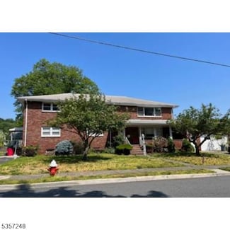 130 Raphael Rd, Totowa, NJ 07512