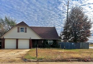 416 S English St, Moore, OK 73160