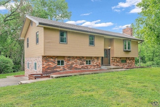 113 NE Marple Ct, Topeka, KS 66617