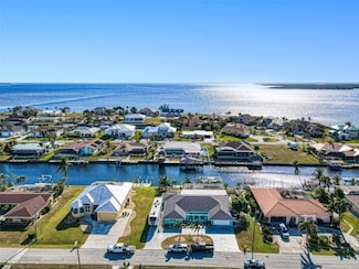 121 Sinclair St SE, Port Charlotte, FL 33952