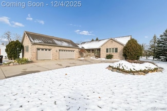 23220 Huron River Dr, Rockwood, MI 48173