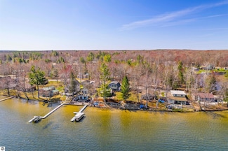7609 E Shore Dr NE, Kalkaska, MI 49646