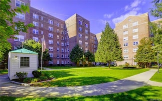 90 Bryant Ave Unit F-3D, White Plains, NY 10605