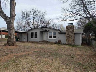 405 W Clara Ave, Iowa Park, TX 76367