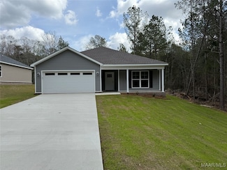 137 Curtis Cir, Daleville, AL 36322