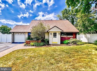 30 Candytuft Rd, Levittown, PA 19057