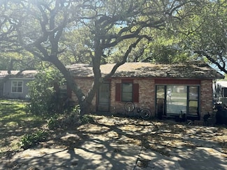 231 N 7th St, Aransas Pass, TX 78336