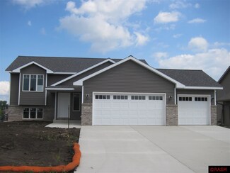 224 Creekside Dr, Eagle Lake, MN 56024