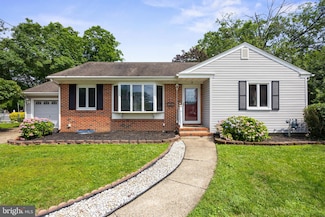 8 Surrey Ct, Cherry Hill, NJ 08034