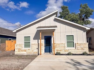 817 5th, Lockhart, TX 78644