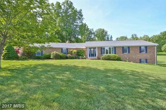4074 Meadowood Ln, Marshall, VA 20115