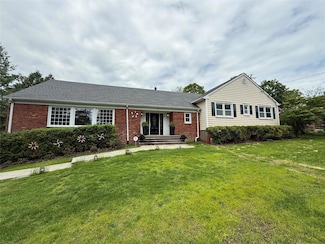 29 Eastview Dr, Valhalla, NY 10595