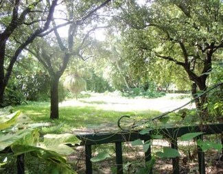 8370 Ponce de Leon Rd, Miami, FL 33143