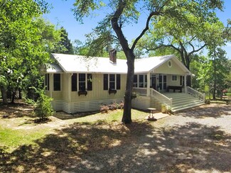 5021 Kiln Delisle Rd, Kiln, MS 39556