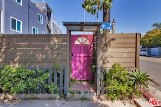 2511 Pacific Ave, Venice, CA 90291