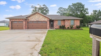 2606 Country Dr, Mountain Grove, MO 65711