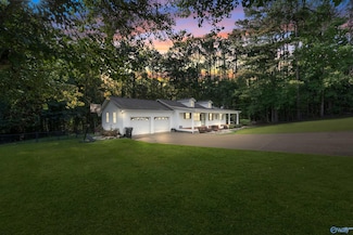1990 Meadowood Dr, Gadsden, AL 35907