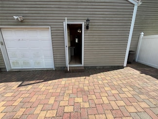 224 Vanderbilt Blvd, Oakdale, NY 11769