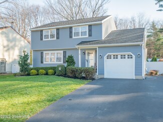 29 Hancock Dr, Glenmont, NY 12077