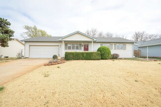 1821 Parkwood Dr, Salina, KS 67401
