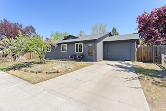 1640 SW 35th St, Redmond, OR 97756