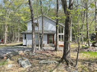 1140 Belaire Dr, East Stroudsburg, PA 18301
