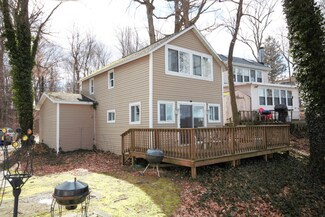 33070 Hunt Dr, Dowagiac, MI 49047