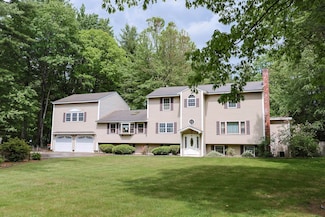 6 Mcquesten Cir, Litchfield, NH 03052