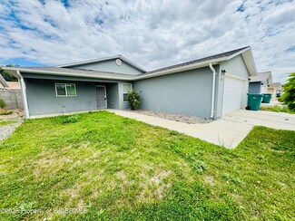 318 Valle Bonita Dr, Farmington, NM 87401